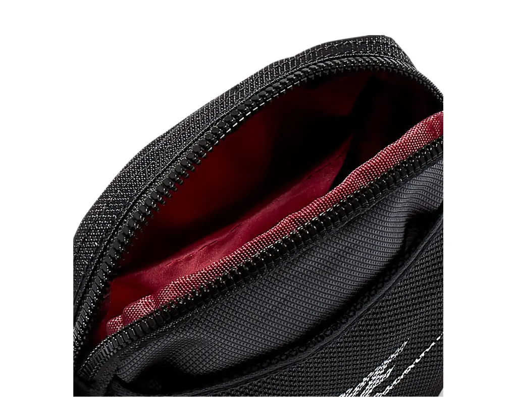 BA5871-010_Nike_HeritageCrossbodyBag_(4).webp
